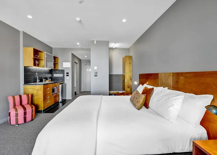 King And Queen Hotel Suites