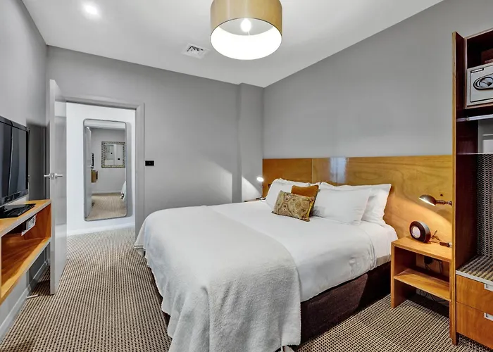 King And Queen Hotel Suites
